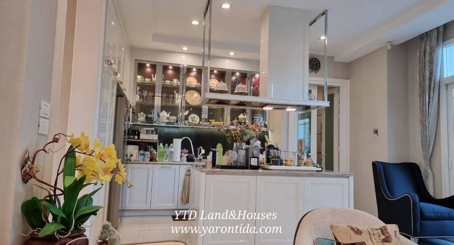 For sale 4 bedrooms house in Taling Chan, Bangkok