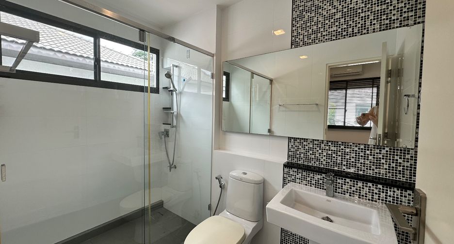 For sale 4 bedrooms house in Bang Phli, Samut Prakan