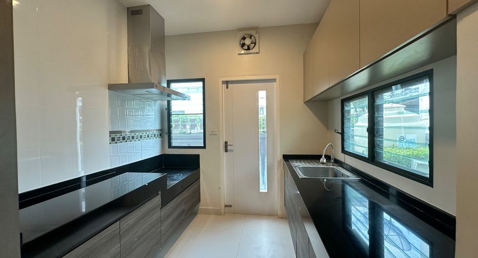 For sale 4 bedrooms house in Bang Phli, Samut Prakan