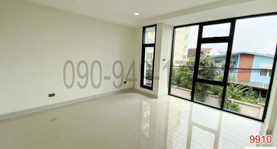 For sale 3 bedrooms retail Space in Bang Na, Bangkok