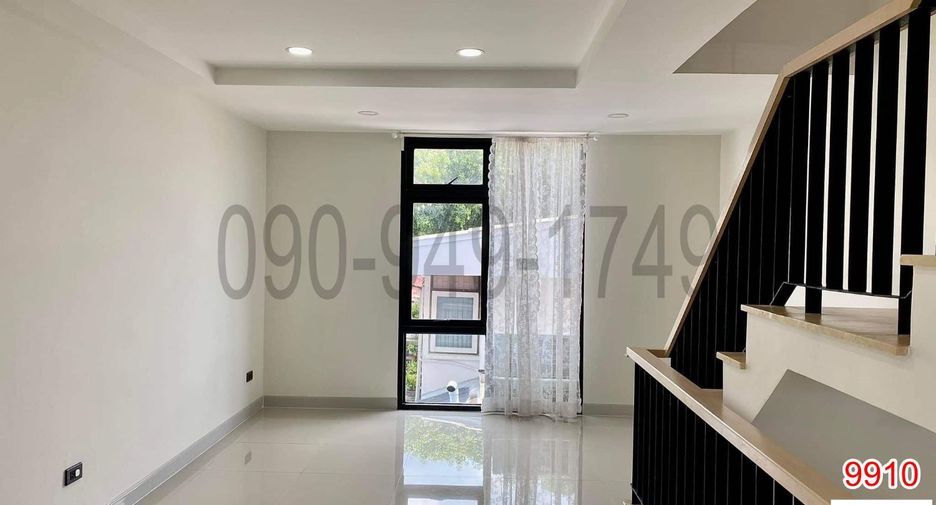 For sale 3 bedrooms retail Space in Bang Na, Bangkok