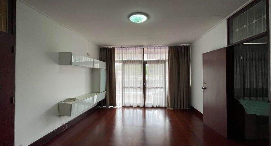 For rent 3 bedrooms house in Ratchathewi, Bangkok