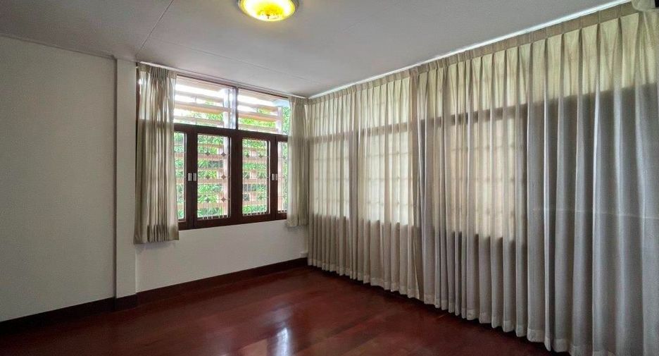 For rent 3 bedrooms house in Ratchathewi, Bangkok