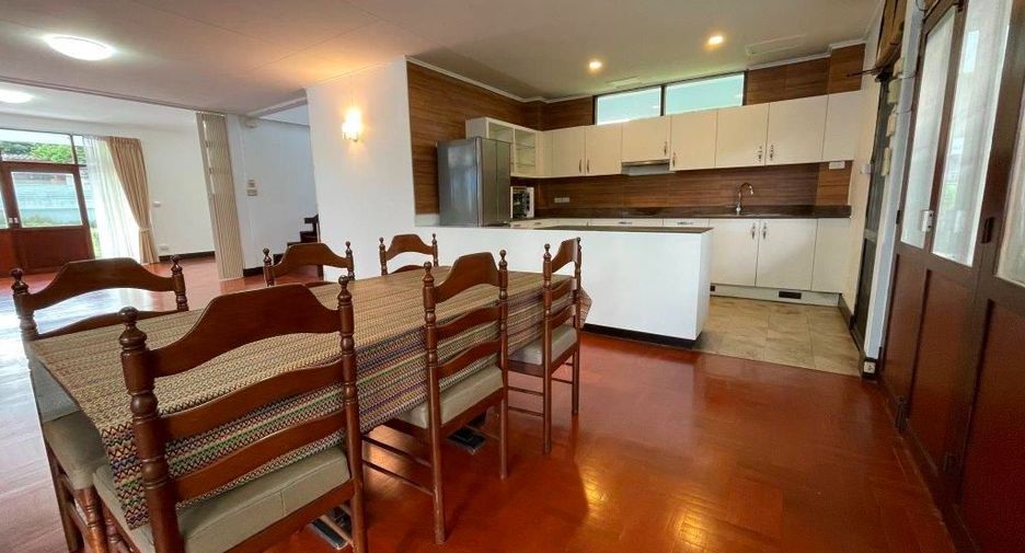 For rent 3 bedrooms house in Ratchathewi, Bangkok