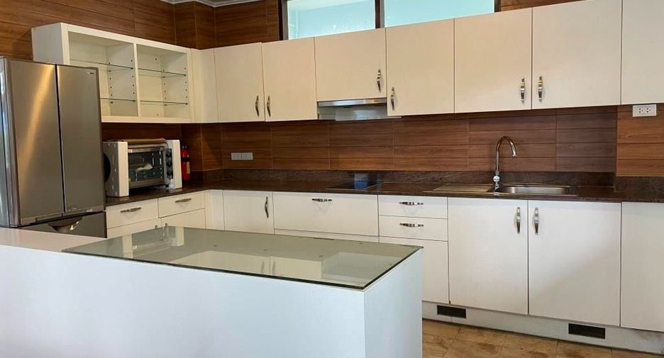 For rent 3 bedrooms house in Ratchathewi, Bangkok