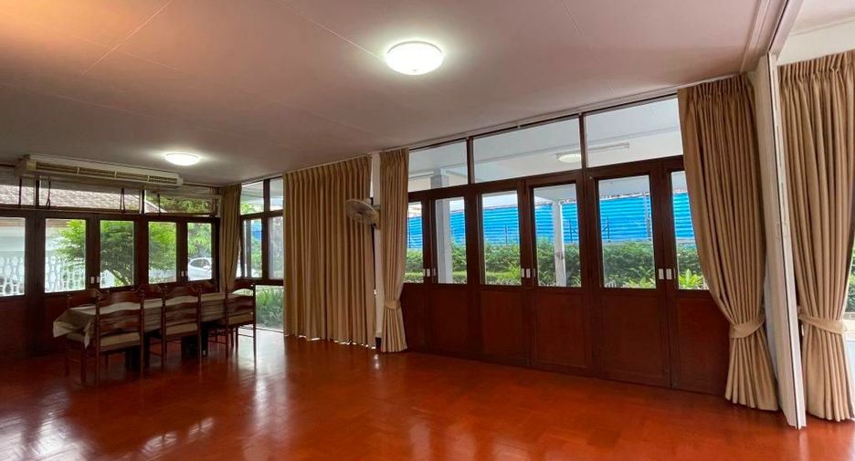 For rent 3 bedrooms house in Ratchathewi, Bangkok