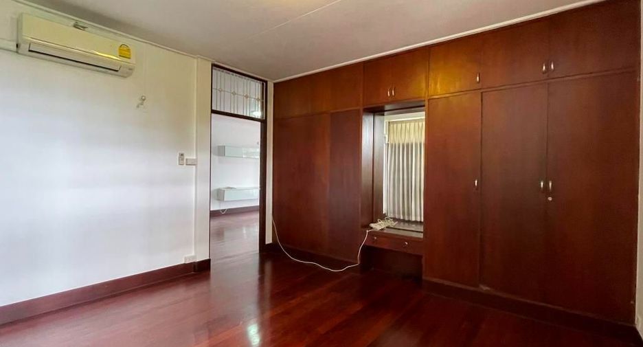 For rent 3 bedrooms house in Ratchathewi, Bangkok