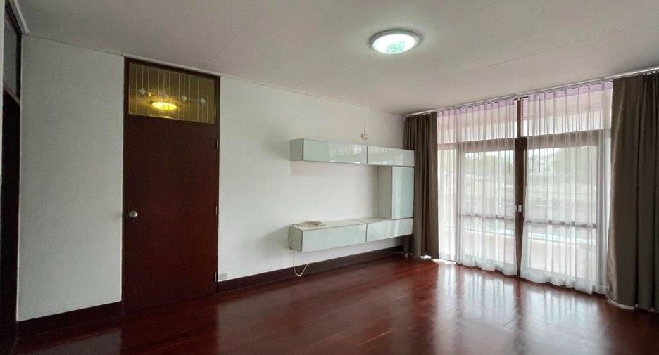 For rent 3 bedrooms house in Ratchathewi, Bangkok