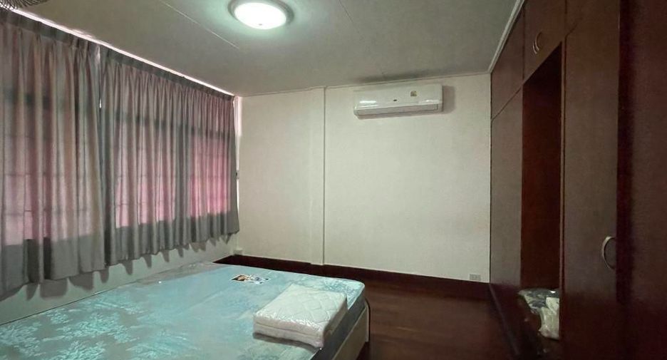 For rent 3 bedrooms house in Ratchathewi, Bangkok