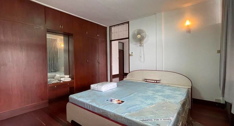 For rent 3 bedrooms house in Ratchathewi, Bangkok