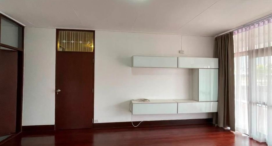 For rent 3 bedrooms house in Ratchathewi, Bangkok