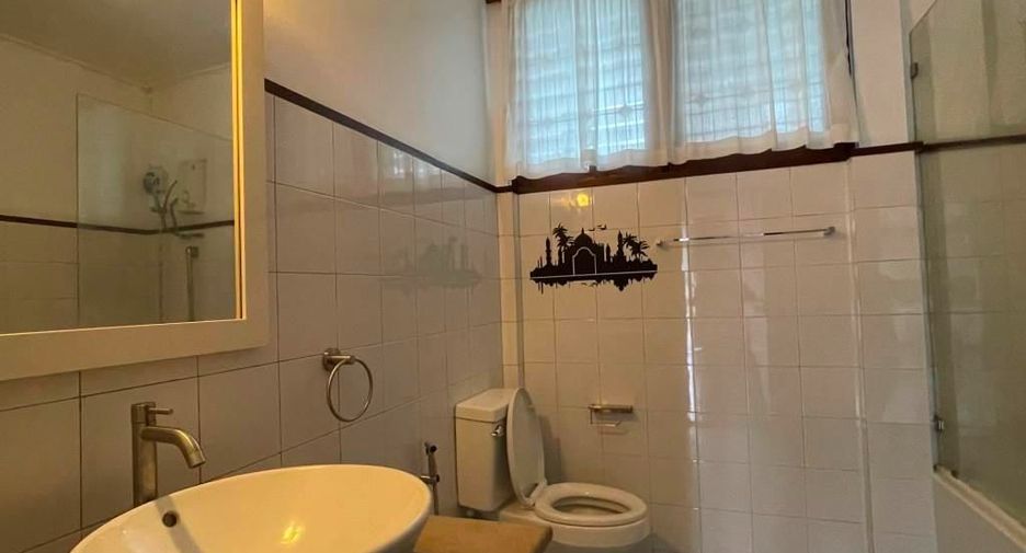 For rent 3 bedrooms house in Ratchathewi, Bangkok
