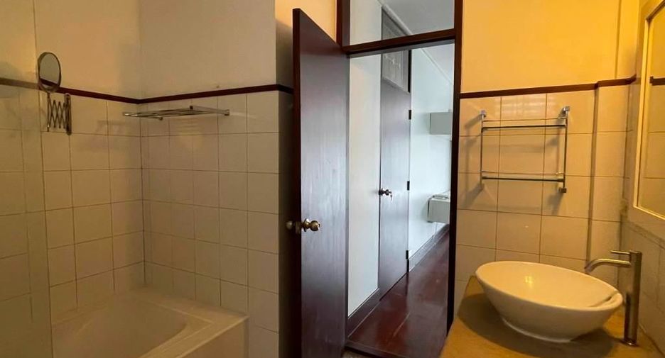 For rent 3 bedrooms house in Ratchathewi, Bangkok