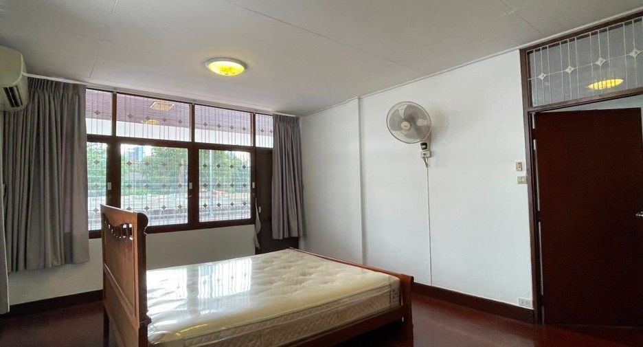 For rent 3 bedrooms house in Ratchathewi, Bangkok