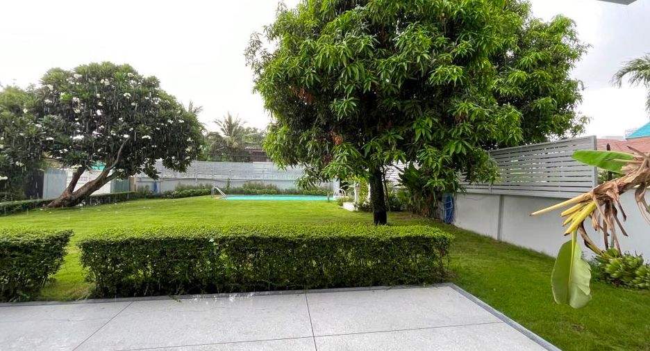 For rent 3 bedrooms house in Ratchathewi, Bangkok