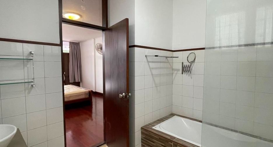 For rent 3 bedrooms house in Ratchathewi, Bangkok
