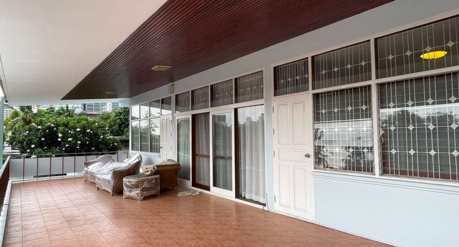For rent 3 bedrooms house in Ratchathewi, Bangkok