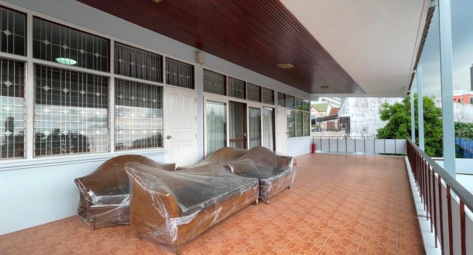 For rent 3 bedrooms house in Ratchathewi, Bangkok