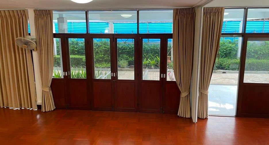 For rent 3 bedrooms house in Ratchathewi, Bangkok