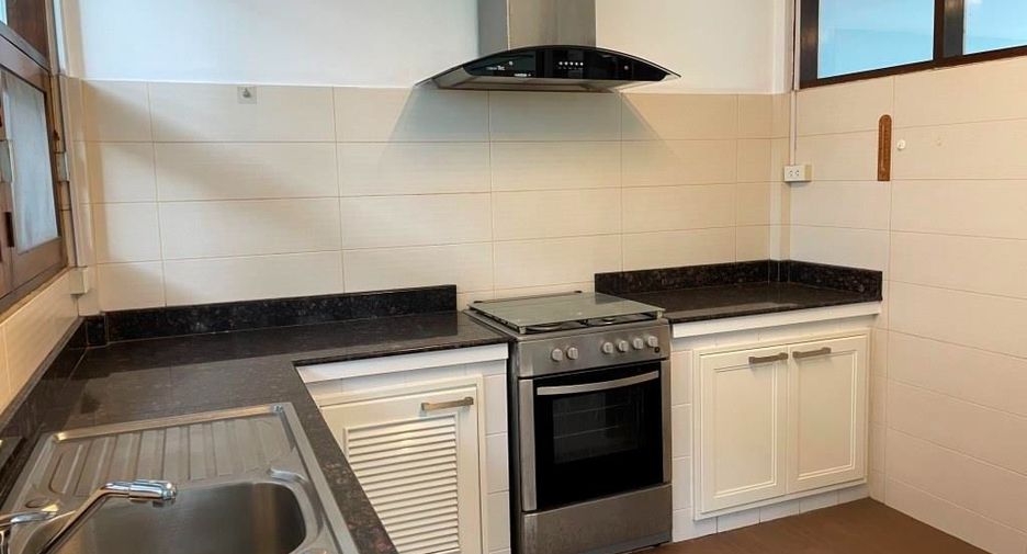 For rent 3 bedrooms house in Ratchathewi, Bangkok