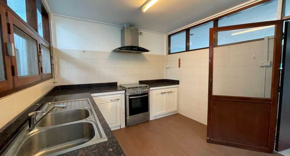 For rent 3 bedrooms house in Ratchathewi, Bangkok