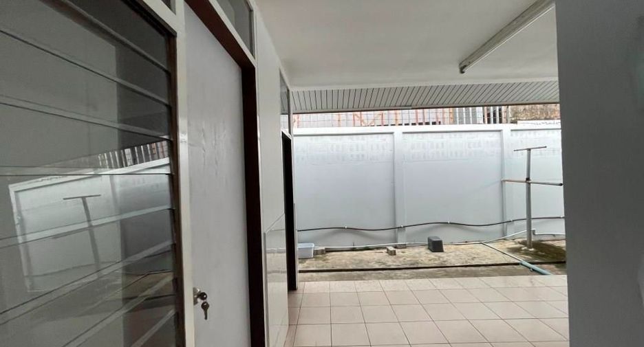 For rent 3 bedrooms house in Ratchathewi, Bangkok