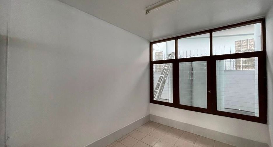 For rent 3 bedrooms house in Ratchathewi, Bangkok