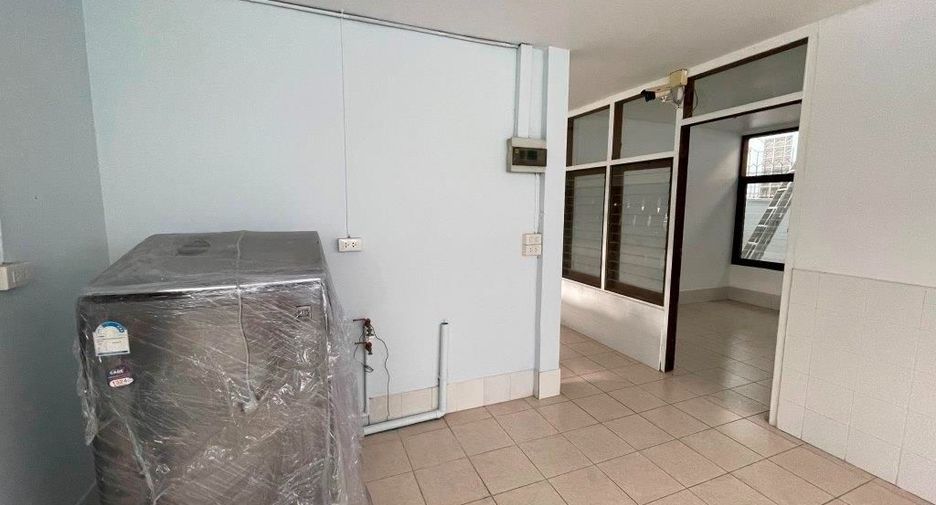 For rent 3 bedrooms house in Ratchathewi, Bangkok