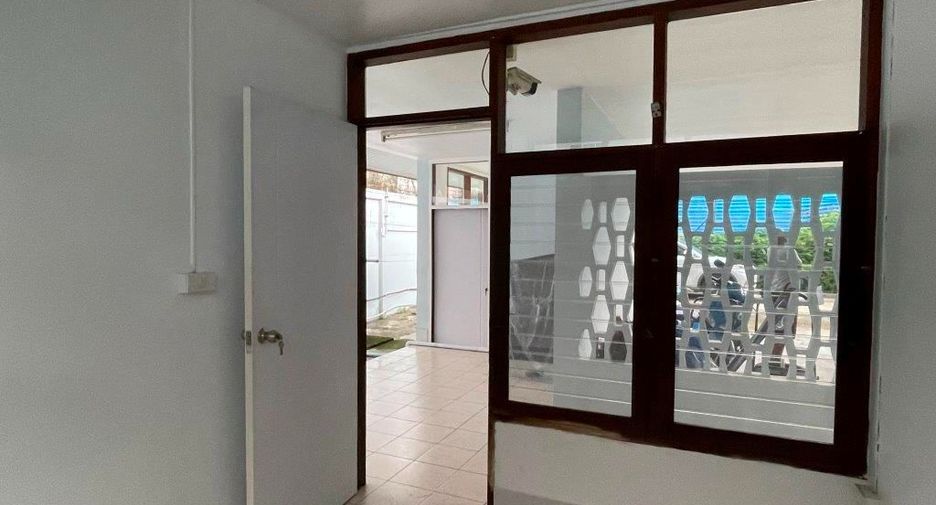 For rent 3 bedrooms house in Ratchathewi, Bangkok