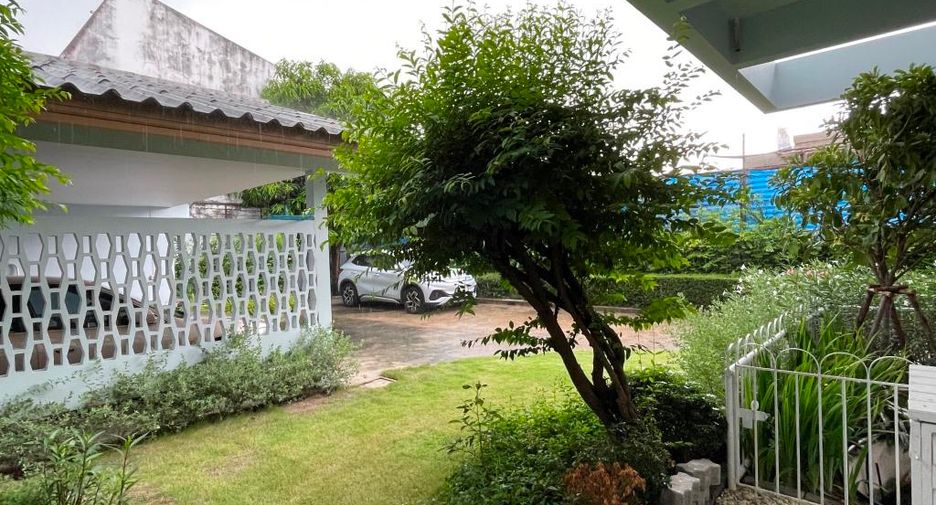 For rent 3 bedrooms house in Ratchathewi, Bangkok