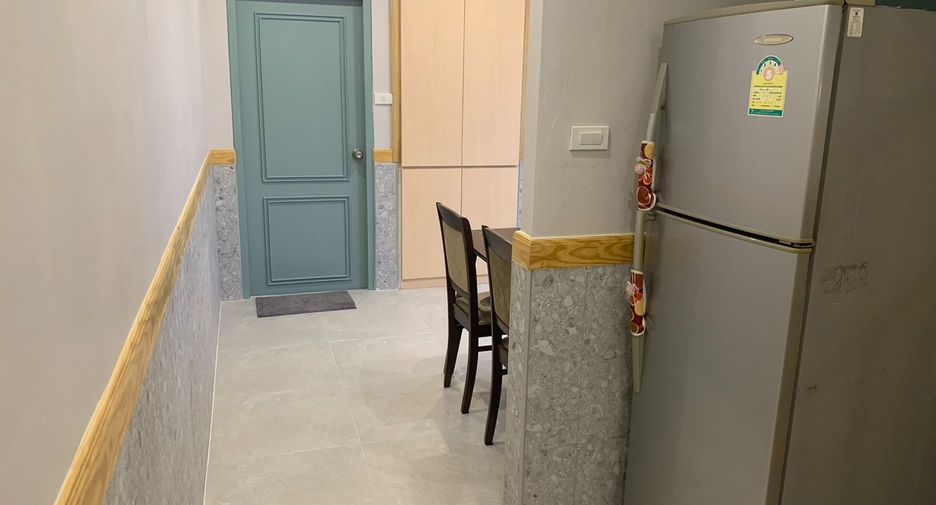 Аренда 3 спальни таунхаус в Пхра Кханонг, Бангкок