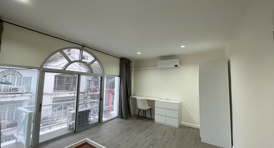 Casa adosada en alquiler de 3 habitaciones en Bang Na, Bangkok
