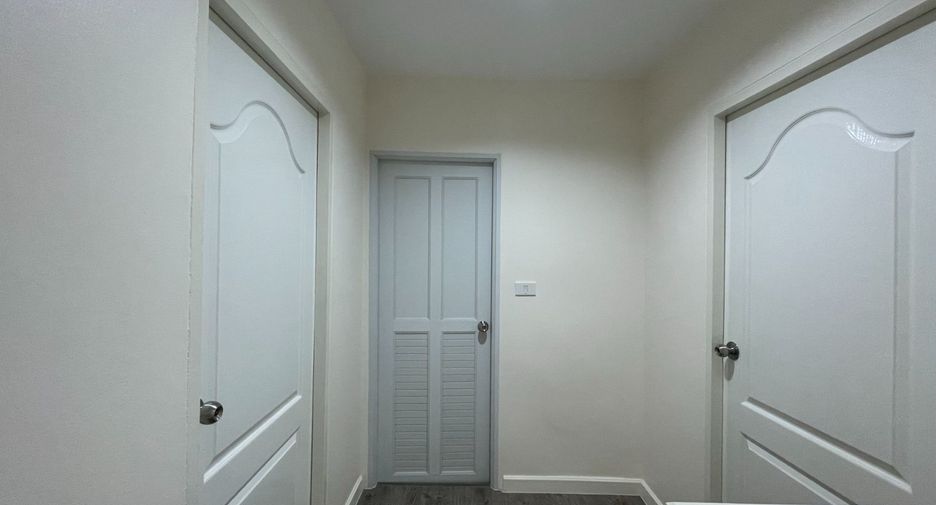 Casa adosada en alquiler de 3 habitaciones en Bang Na, Bangkok