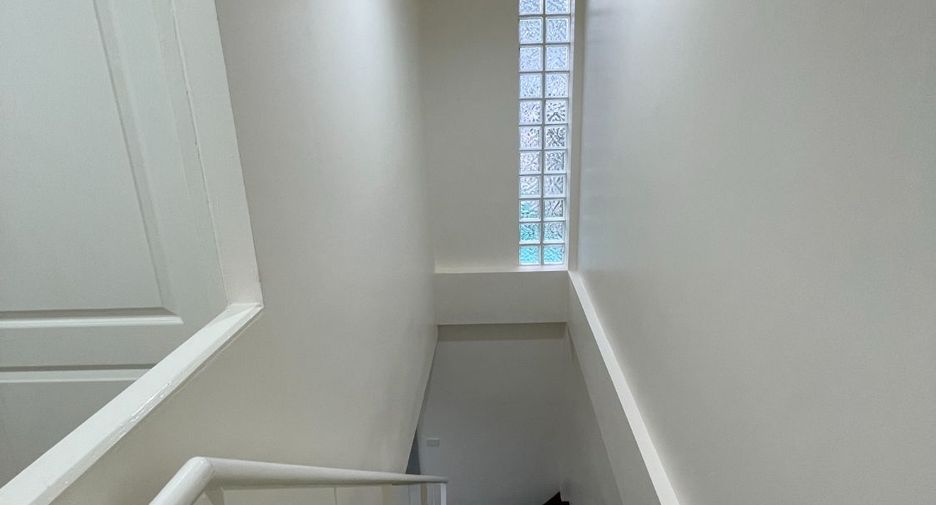 Casa adosada en alquiler de 3 habitaciones en Bang Na, Bangkok