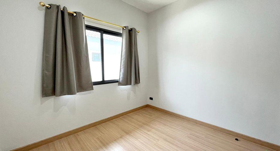 For rent 3 bedrooms house in Saraphi, Chiang Mai
