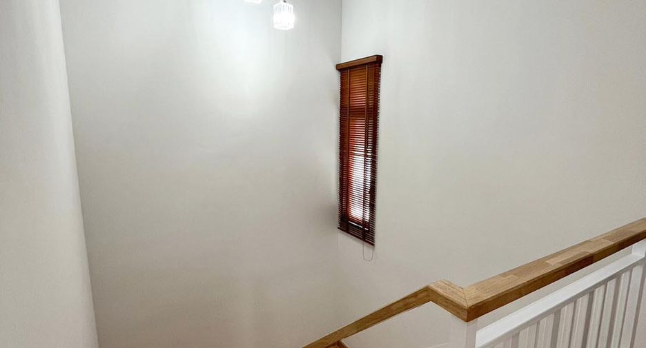 For rent 3 bedrooms house in Saraphi, Chiang Mai