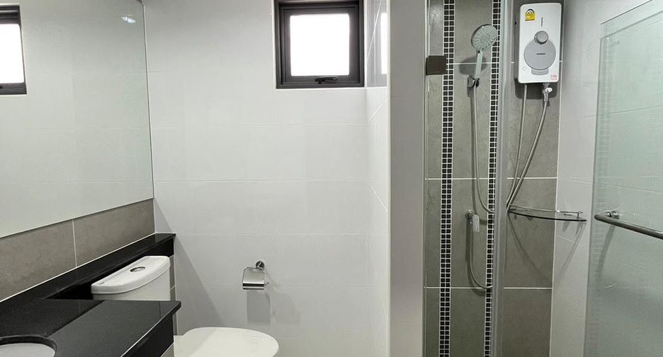 For rent 3 bedrooms house in Saraphi, Chiang Mai