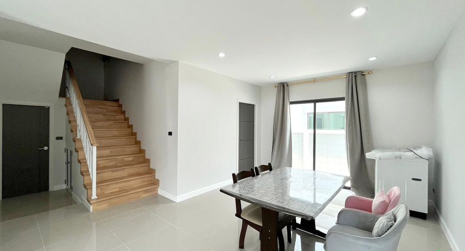 For rent 3 bedrooms house in Saraphi, Chiang Mai