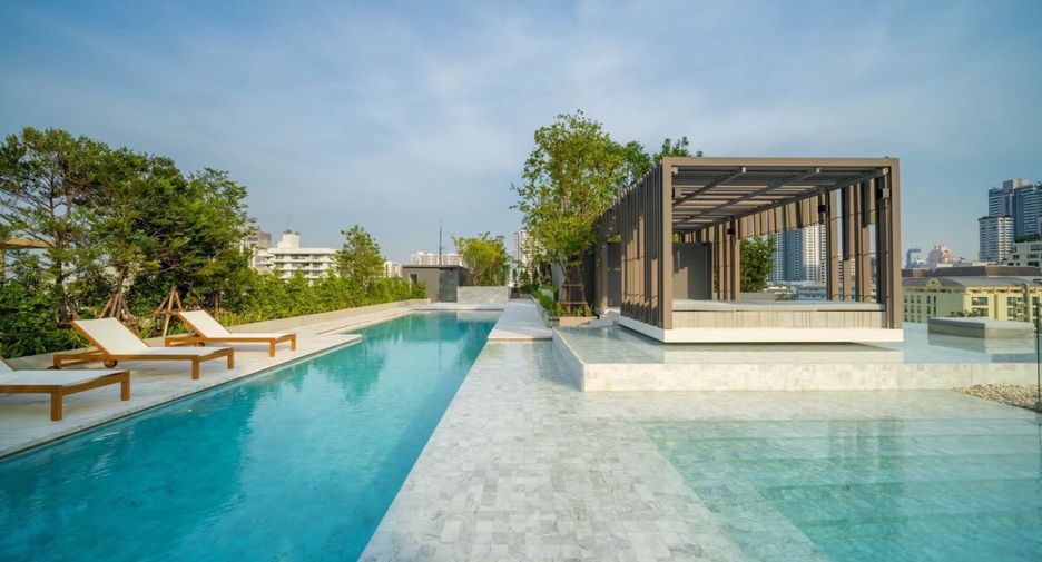 For sale 1 bed condo in Khlong Toei, Bangkok