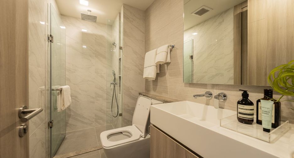 For sale 1 bed condo in Khlong Toei, Bangkok
