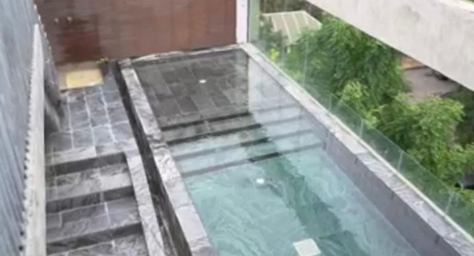 For sale 5 bedrooms retail Space in Prawet, Bangkok