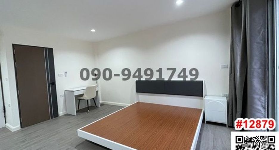 For rent 3 bedrooms townhouse in Phra Khanong, Bangkok
