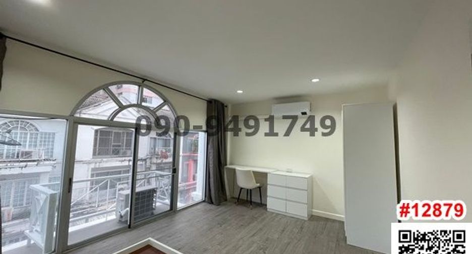 For rent 3 bedrooms townhouse in Phra Khanong, Bangkok