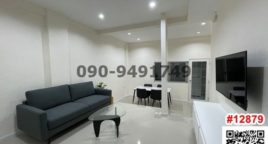 For rent 3 bedrooms townhouse in Phra Khanong, Bangkok