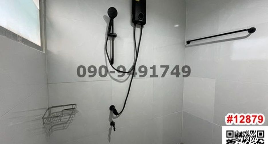 For rent 3 bedrooms townhouse in Phra Khanong, Bangkok