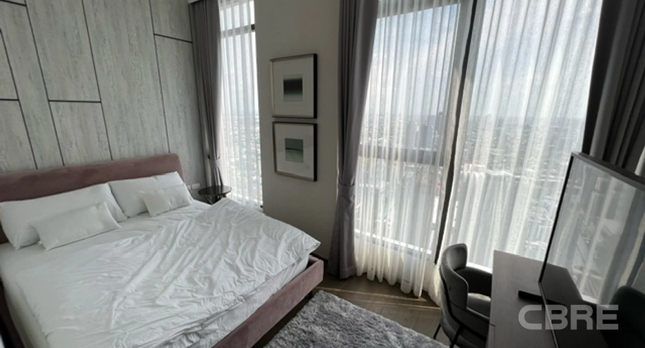 For sale 3 bedrooms condo in Khlong Toei, Bangkok