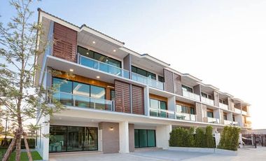 For rent 4 bed townhouse in Bang Kapi, Bangkok