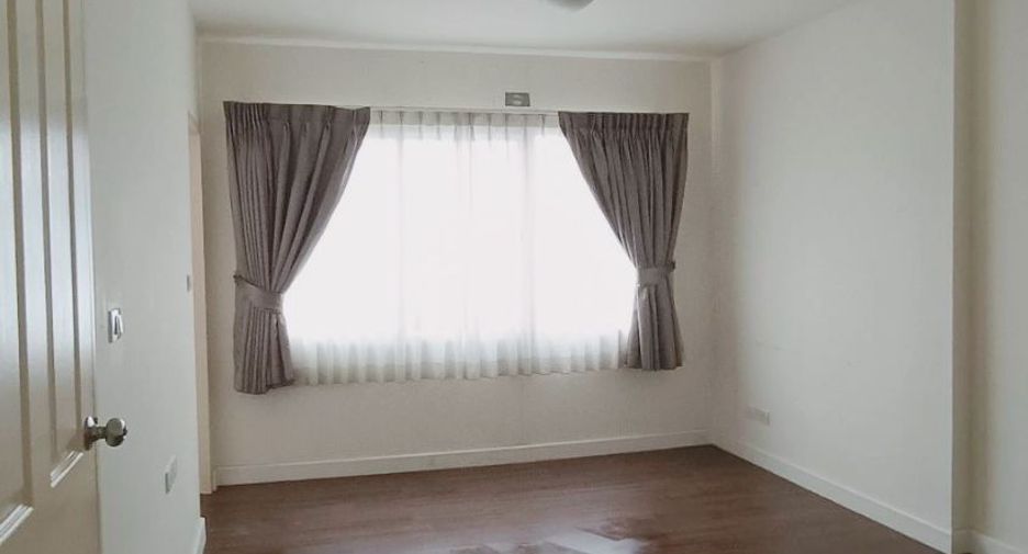 For sale 3 bedrooms townhouse in Prawet, Bangkok