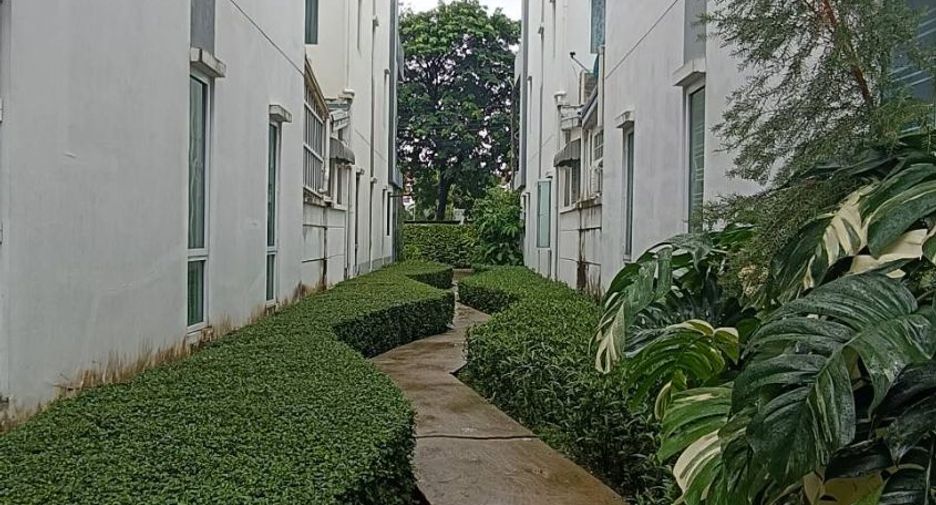 For sale 3 bedrooms townhouse in Prawet, Bangkok