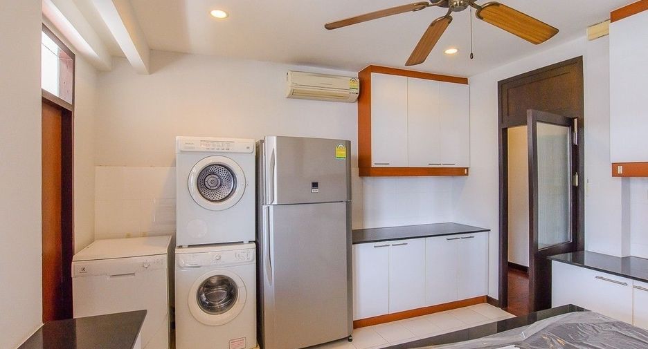 For rent 3 bedrooms apartment in Yan Nawa, Bangkok
